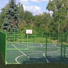 Ograzhdenie sportivnoj ploshadki SPORT so vstroennymi vorotami i basketbolnymi shitami kupit v Minske www.GENBERG.by